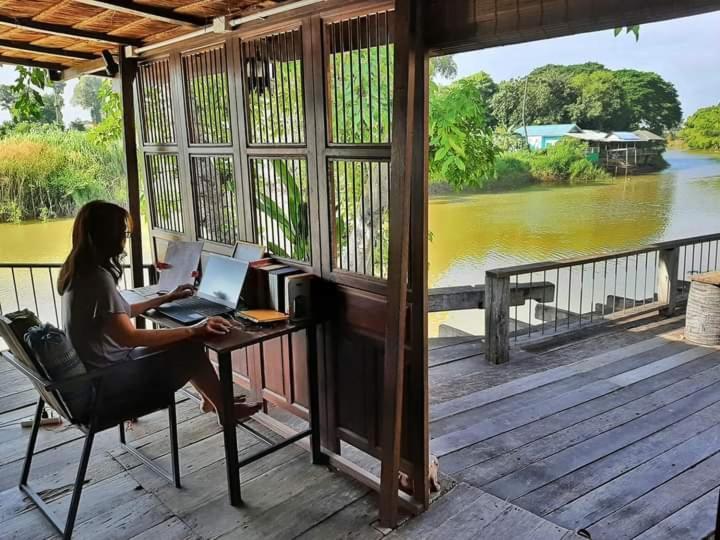 Rustic​ Charm​ Suphan​ Ban Tha Pong エクステリア 写真