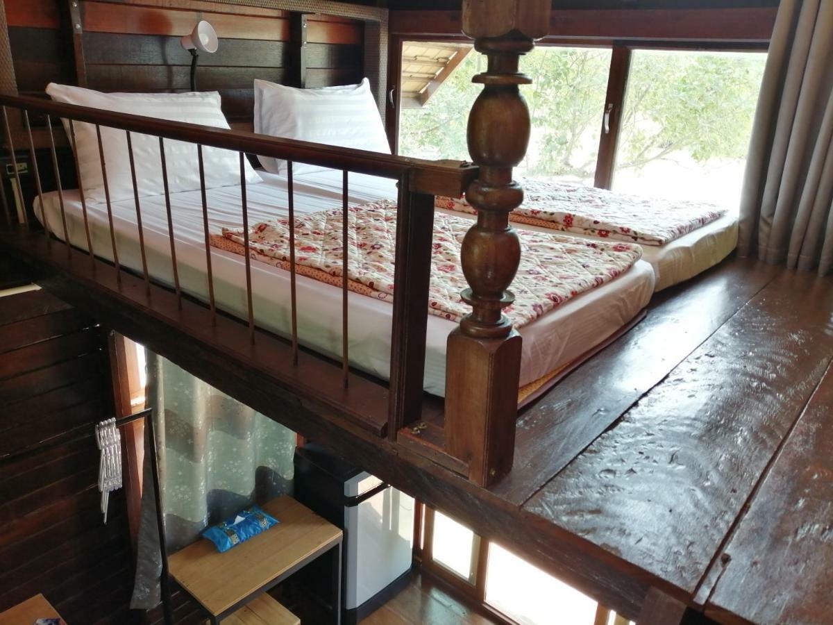 Rustic​ Charm​ Suphan​ Ban Tha Pong エクステリア 写真