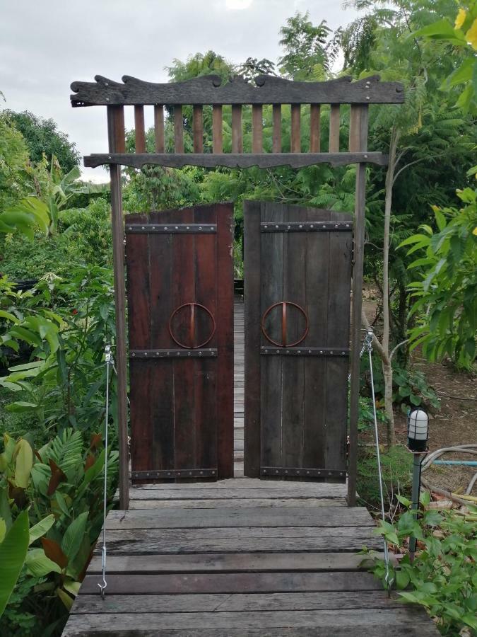 Rustic​ Charm​ Suphan​ Ban Tha Pong エクステリア 写真